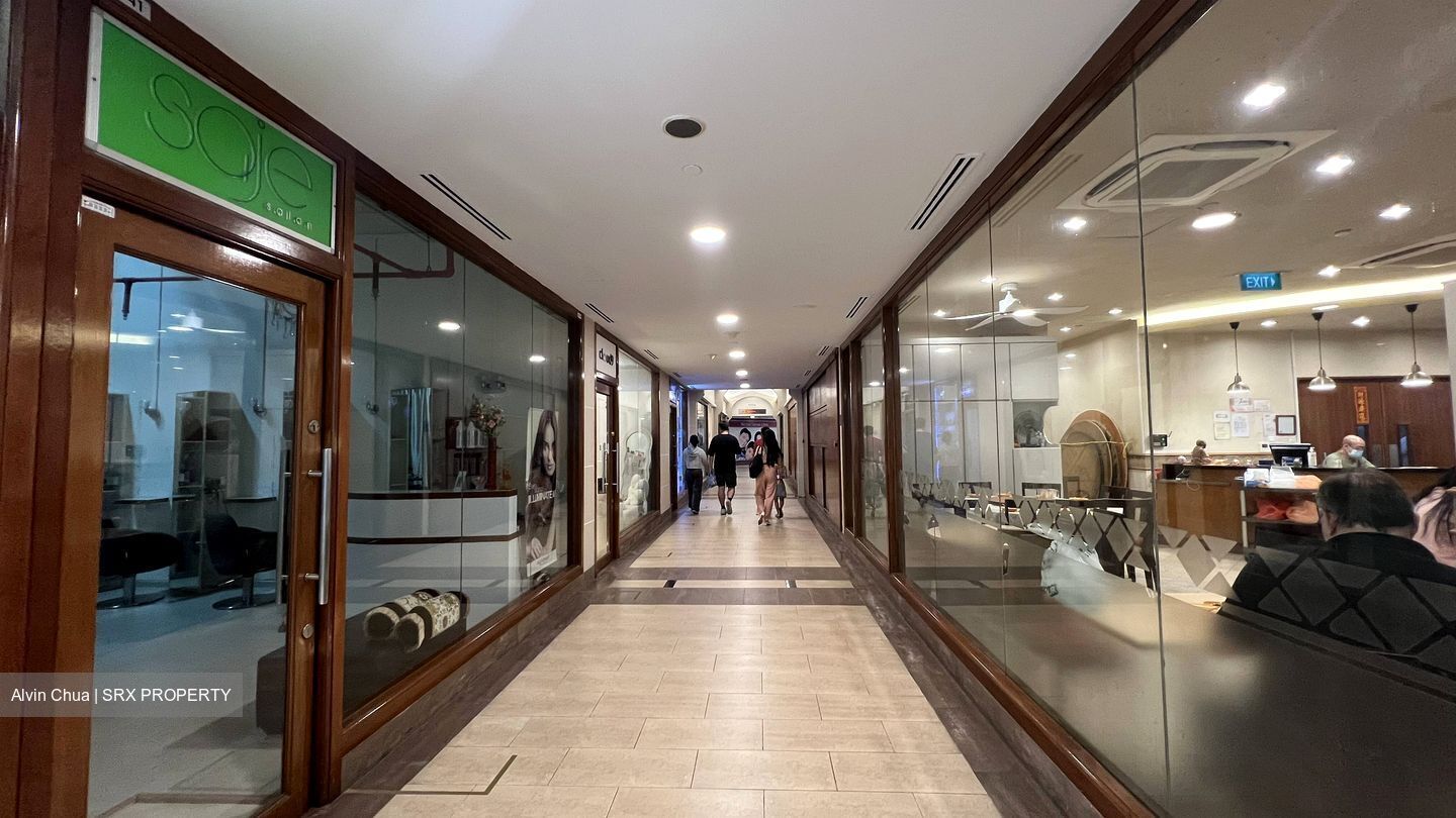Burlington Square (D7), Retail #557526701